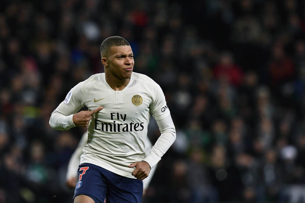 马杜罗用英语请求美国不要发起战争：是捍卫主权，还是示弱求生